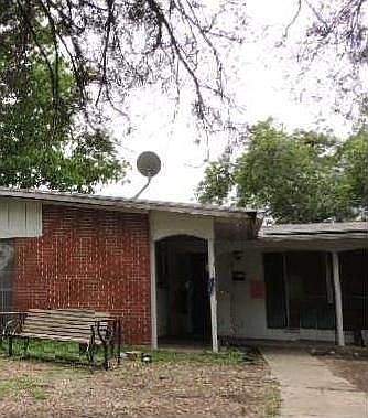 2nd image of 302 Sprucewood Ln
