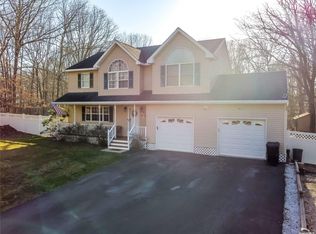 22 Diane Dr, Manorville, NY 11949