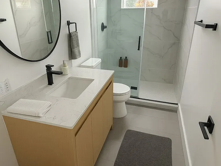 1200 W 37th Dr #5 — Photo 3