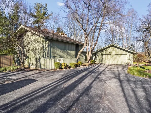 550 Russet Woods Ln, Aurora, OH 44202