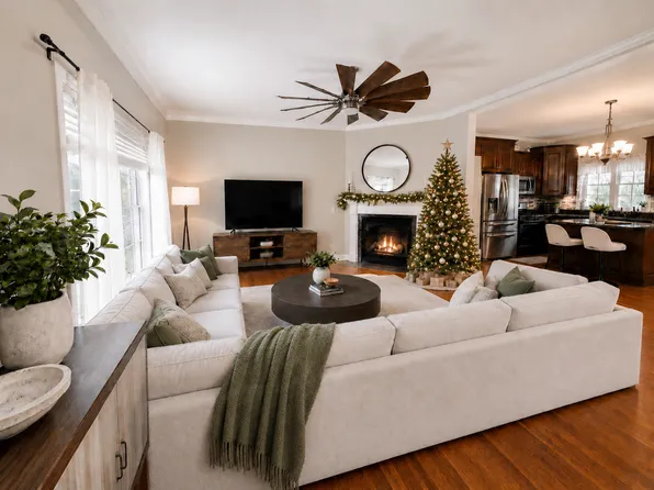 89 E Mountain St, Worcester, MA 01606