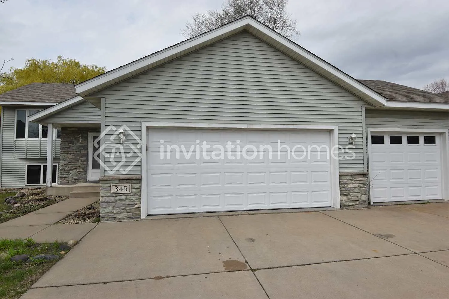 345 Robert Dr Hastings, MN 55033 — Photo 1