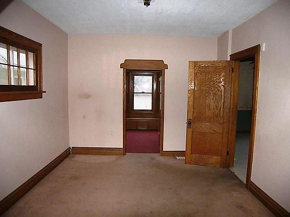 3rd image of 134 Notre Dame Ave