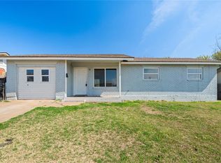 2512 Yorkshire Ave, Moore, OK 73160