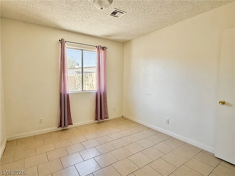 3717 Lillis Ave #B — Photo 6