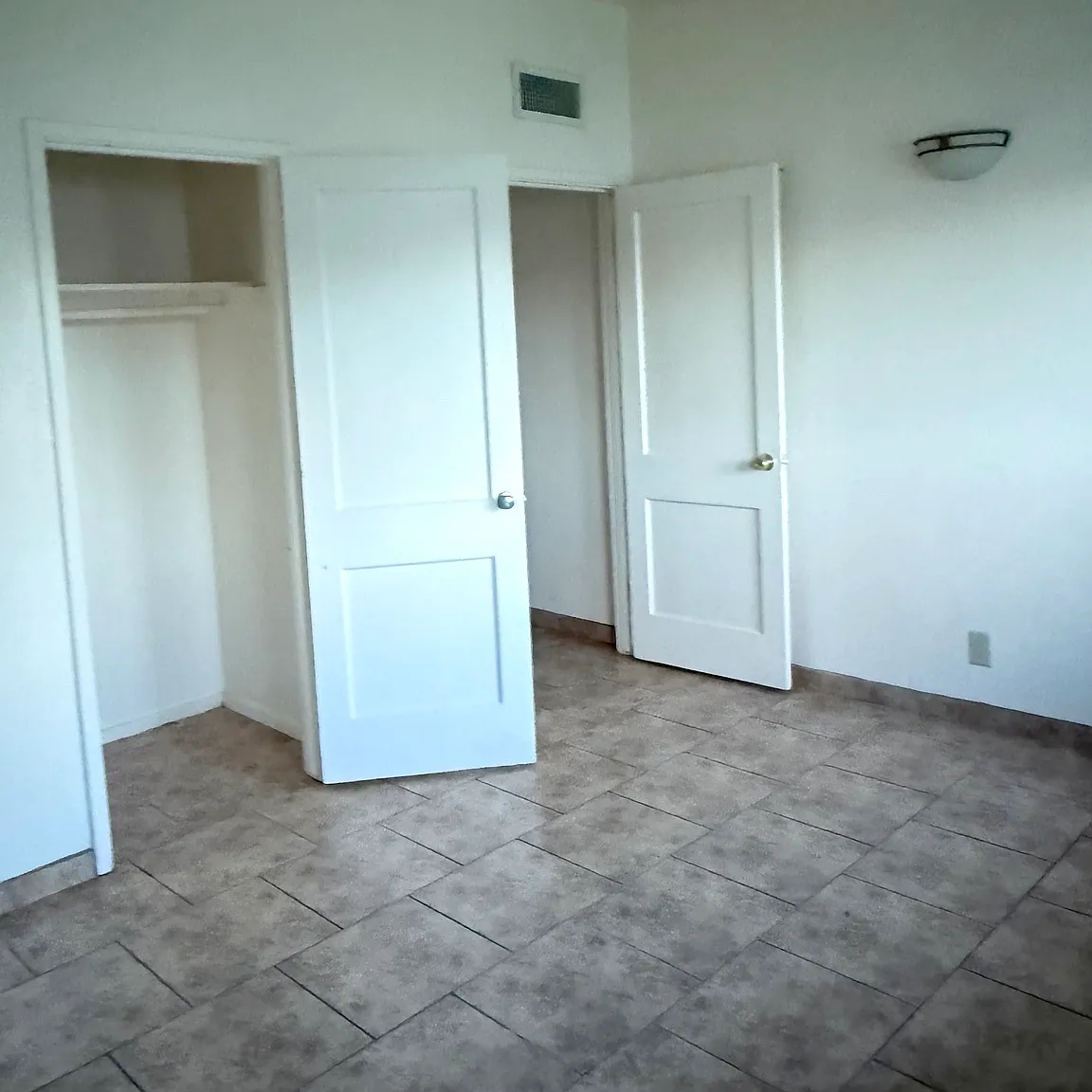 2 bed, 950 sqft, $1,200 — Photo 3