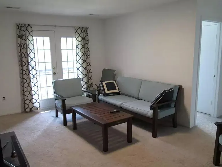 412 Green Hollow Dr — Photo 7