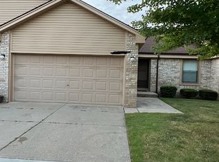 41410 Ambercrest Dr, Sterling Heights, MI 48314