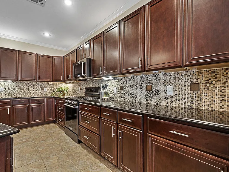 1114 Ruea St — Photo 13