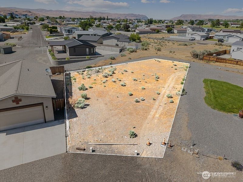 3rd image of 407 Island View SW