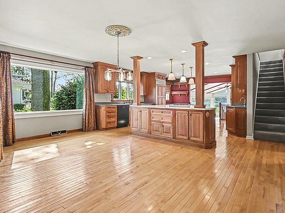 5th image of 1225 Greenleaf Blvd
