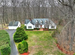 88 Den Hollow Rd, Guilford, CT 06437