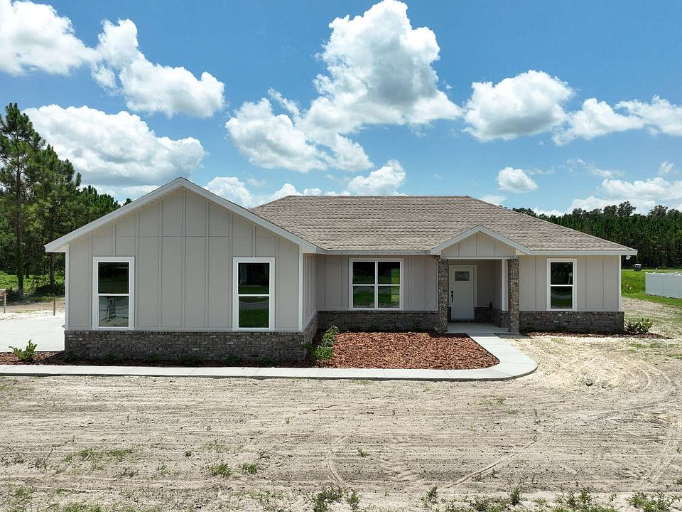 1st image of 302 SW Chesterfield Cir