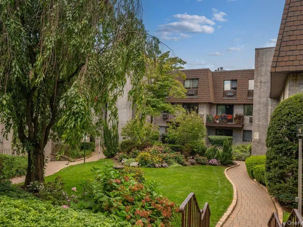 89 N Broadway #204, White Plains, NY 10603