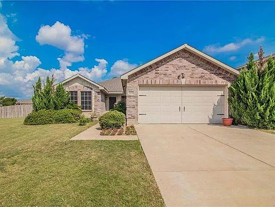 1224 Krista Dr — Photo 3