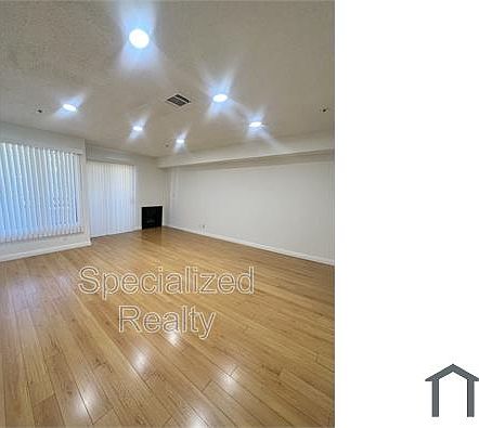 3rd image of 621 N Louise St APT 17