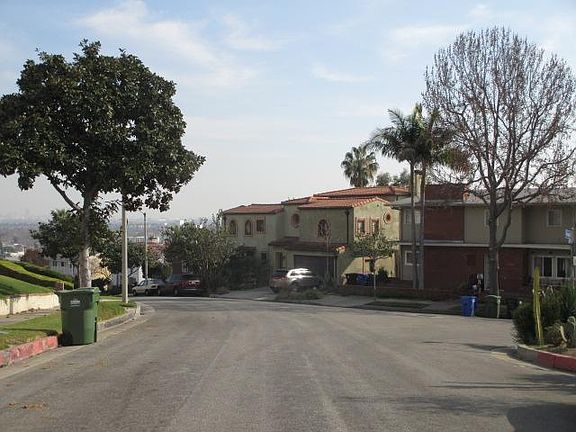 5th image of 3662 Fairway Blvd