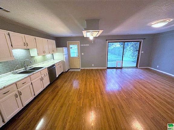 3rd image of 4619 Davis Ave