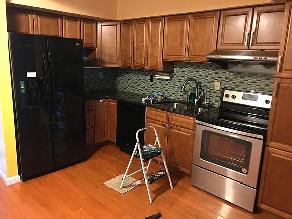 4th image of 4 Margit Ln