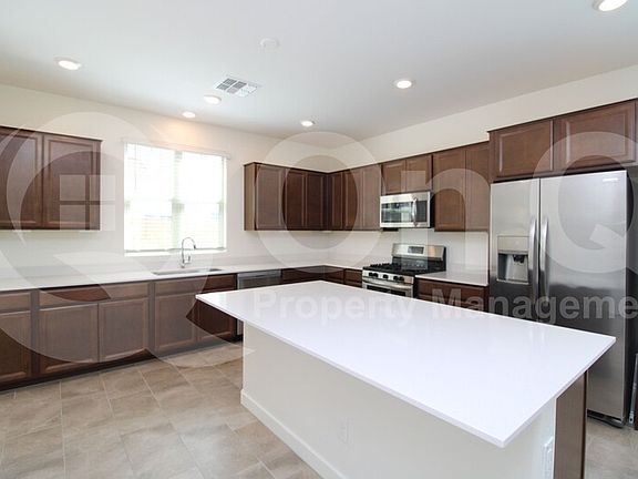 3rd image of 1127 E Chapman Dr
