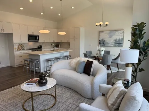 727 Kubat Ln #2-B, Longmont, CO 80503