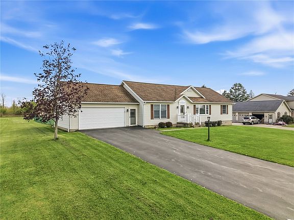 3rd image of 7 Windsor Dr
