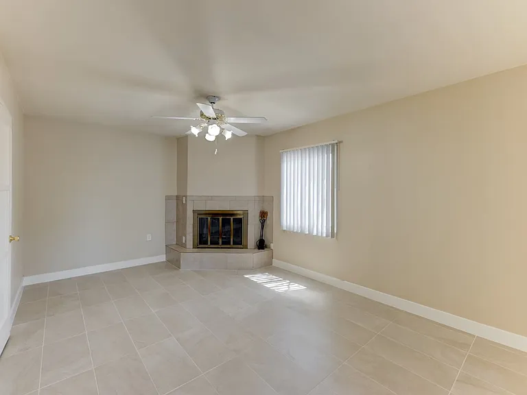 402 Ilmenite Way — Photo 2