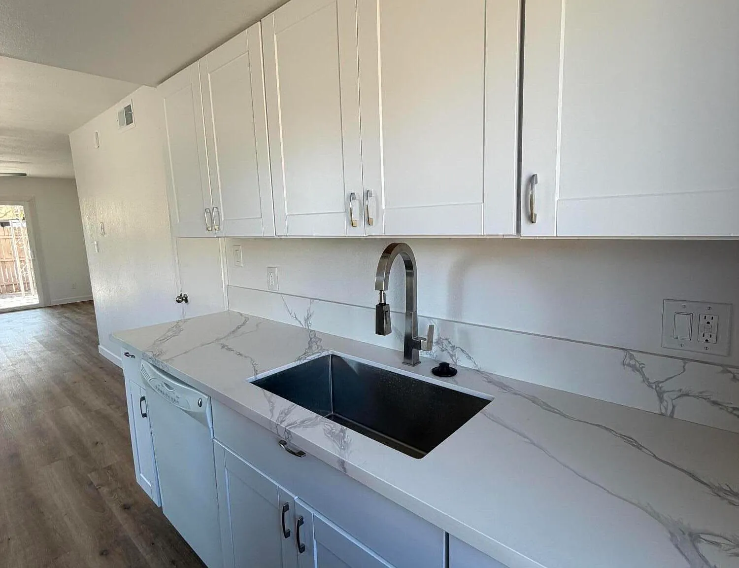 2 bed, 1.0 bath, 792 sqft, $1,700 — Photo 2