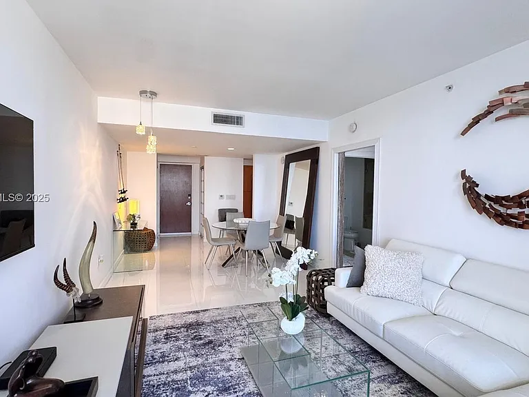 6365 Collins Ave #3010 — Photo 2