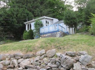 24 W Shore Trl, Stockholm, NJ 07460