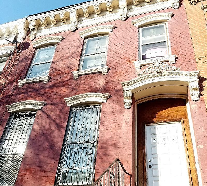 1st image of 257 Putnam Ave
