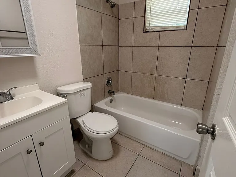 1618 W 26th Ct — Photo 27
