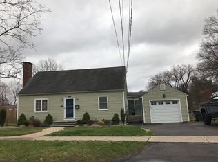 9 Dermont Ln, West Hartford, CT 06110
