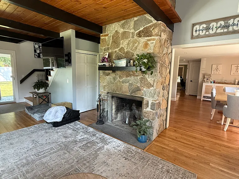 89 Baycliff Dr — Photo 4