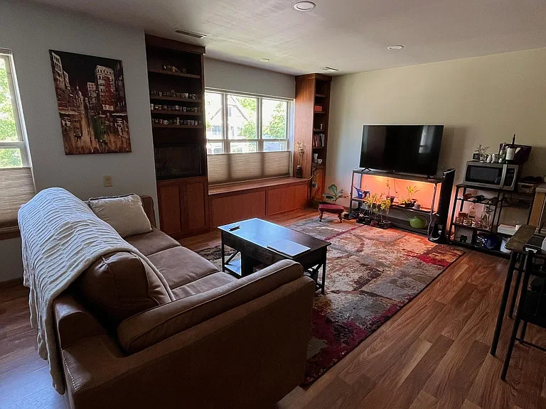 635 E Dayton St — Photo 9