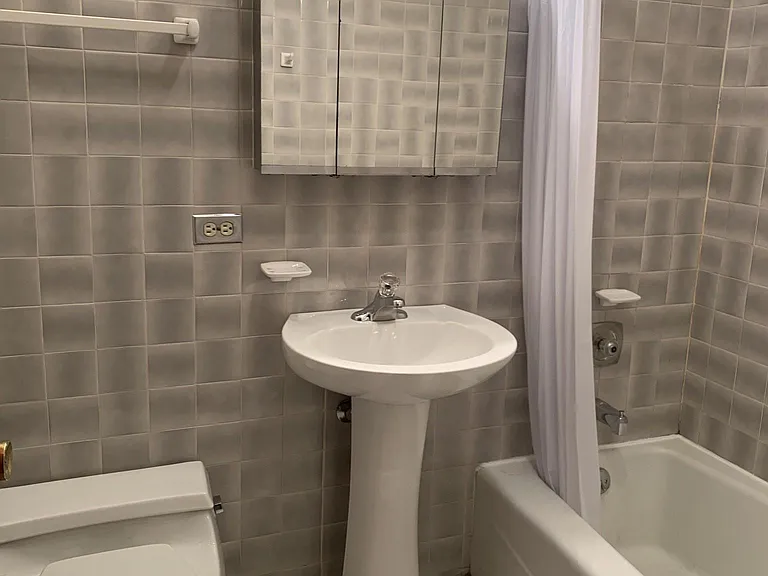 928 W Leland Ave #2 — Photo 8