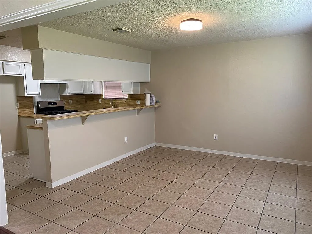 3 bed, 2.0 bath, 1768 sqft, $2,000 — Photo 4