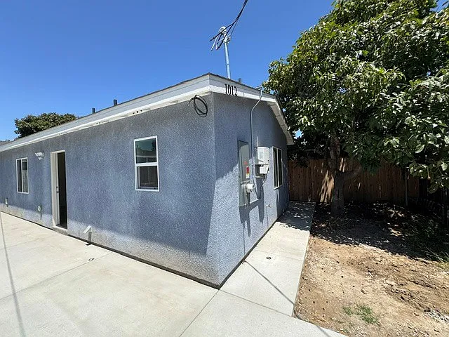 1012 W Cypress St #B — Photo 11