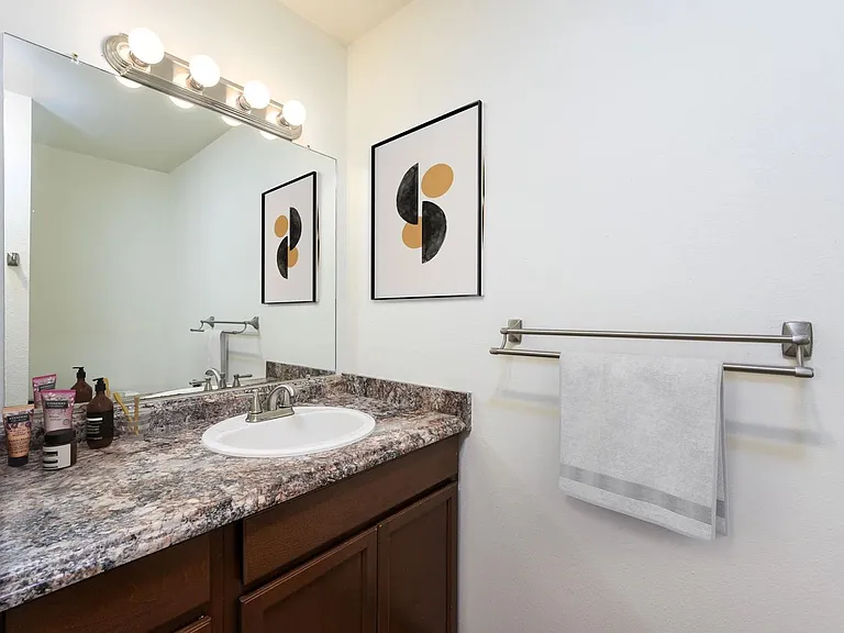 Island View Apartments — Photo 11