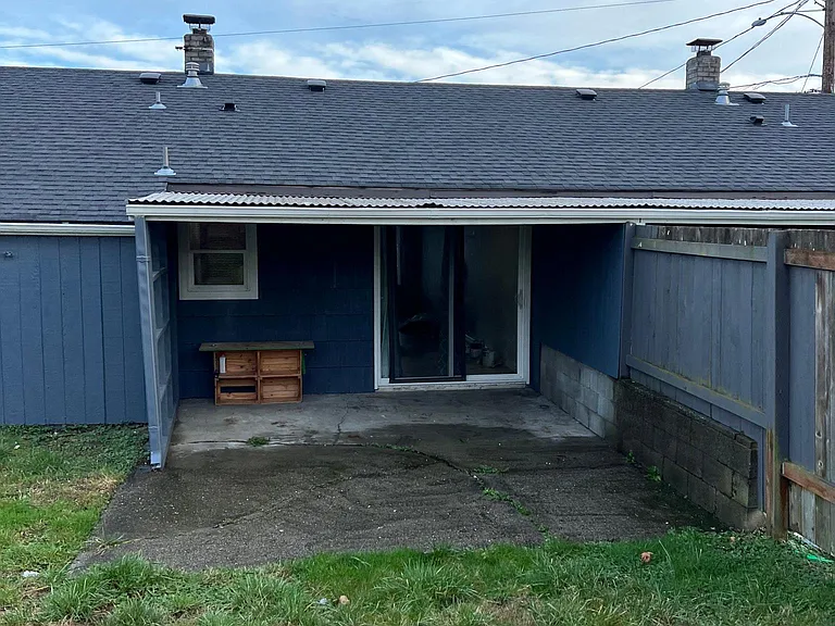 1729 Houston Ave — Photo 18