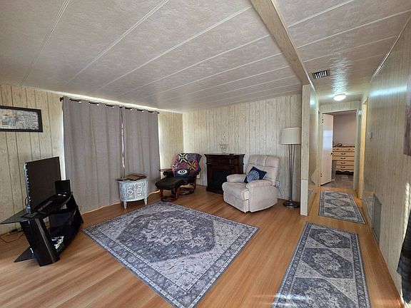 4th image of 361 Siesta Ln