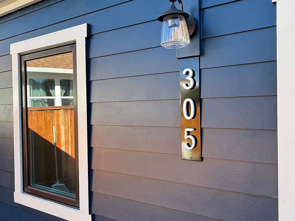1st image of 305 Park Dr