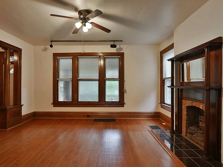 2403 Summit St — Photo 13