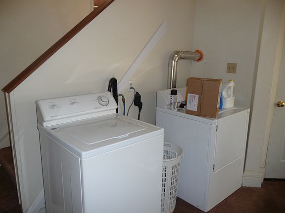 Free laundry in Foyer