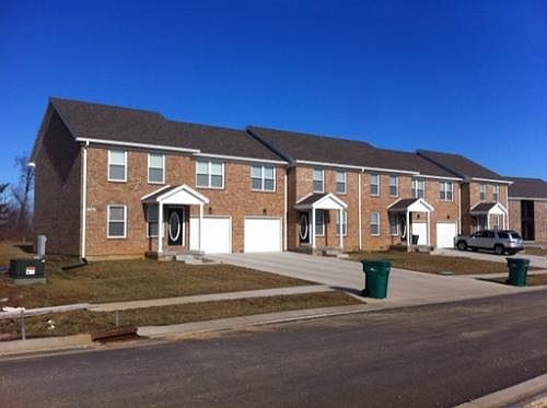 2nd image of 104 Warrick Cir APT 1