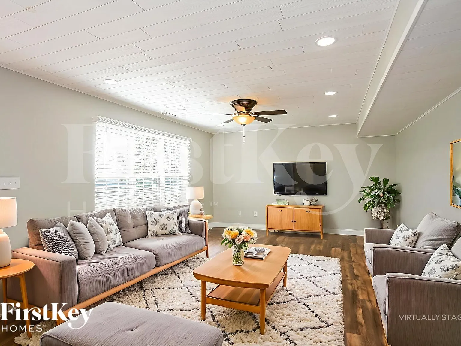 4 bed, 2.5 bath, 2022 sqft, $2,270 — Photo 4