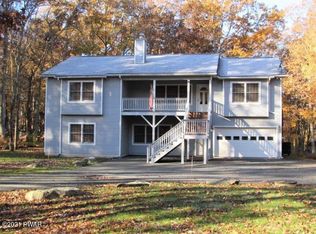 106 Rodeo Dr, Lords Valley, PA 18428