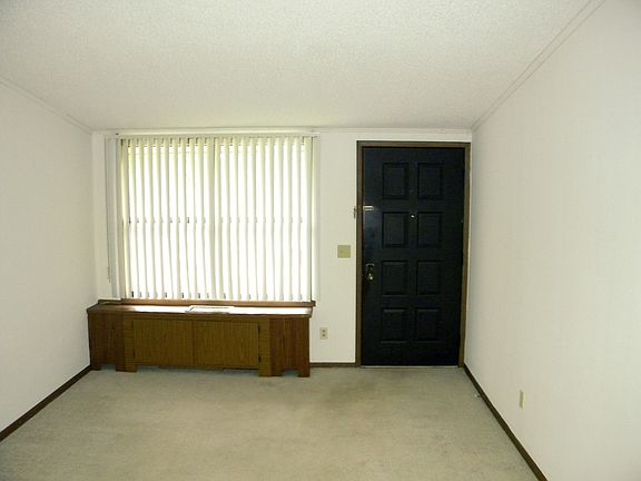 5th image of 3175 Randolph Court Dr