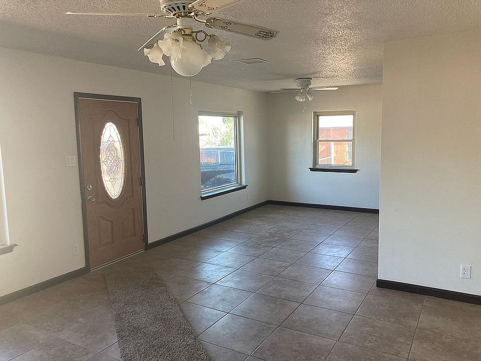 1st image of 416 Carmelita Cir