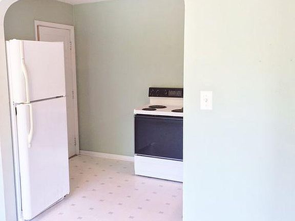 3rd image of 1011 Laurel Dr